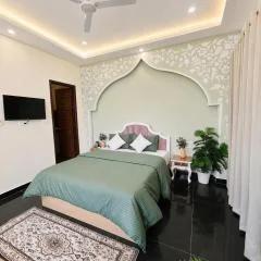 Raahgir LakeView Hostel
