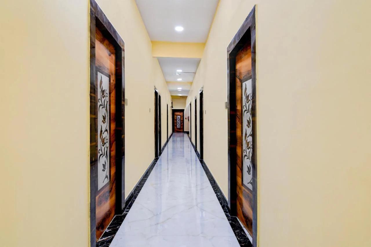 Super Collection O Shyam Bazar Metro Station foto