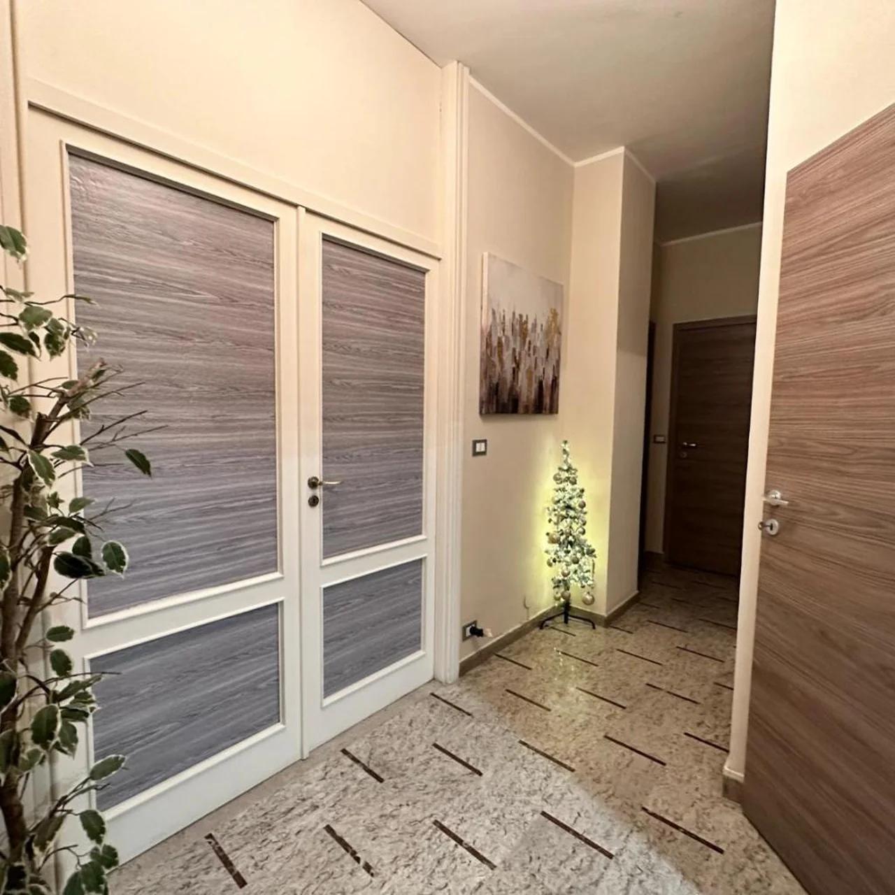 Casa Gianduia davanti al Grattacielo foto