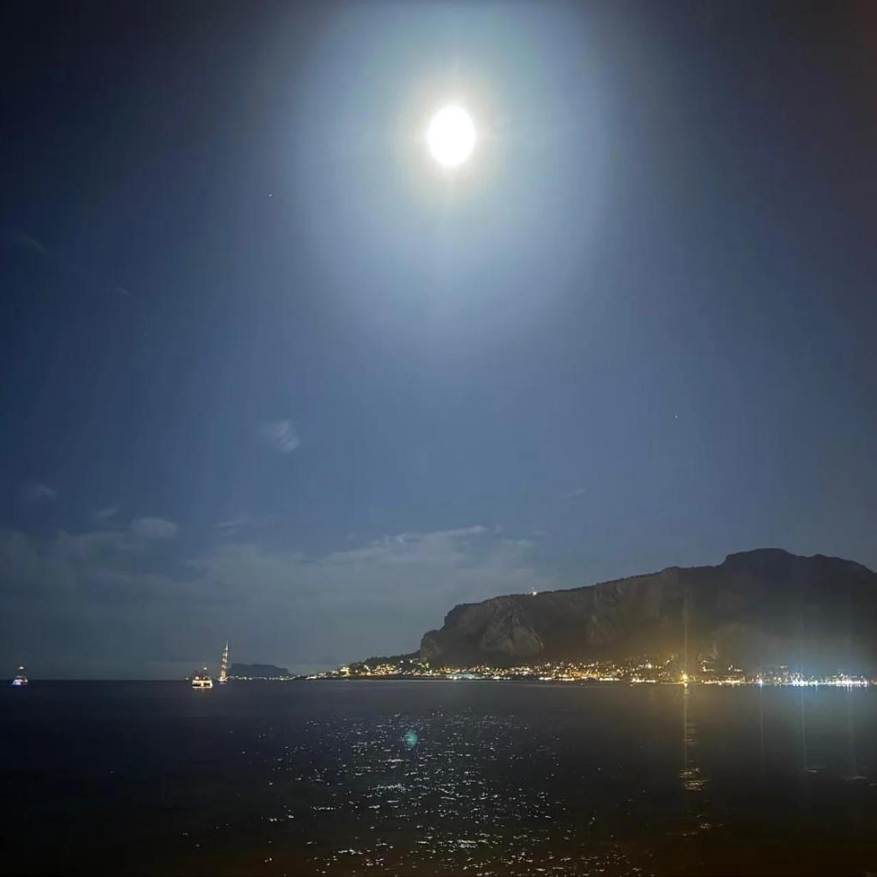 Chiaro di luna holiday photo