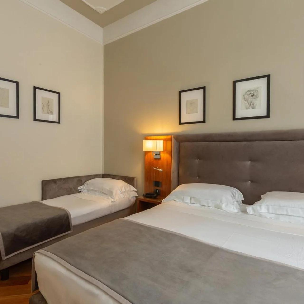 Hotel Embassy photo