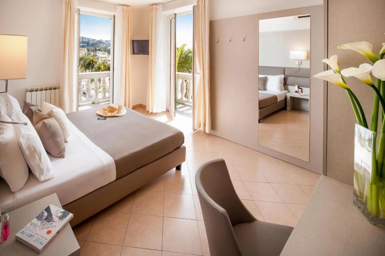 Hotel Vesuvio photo