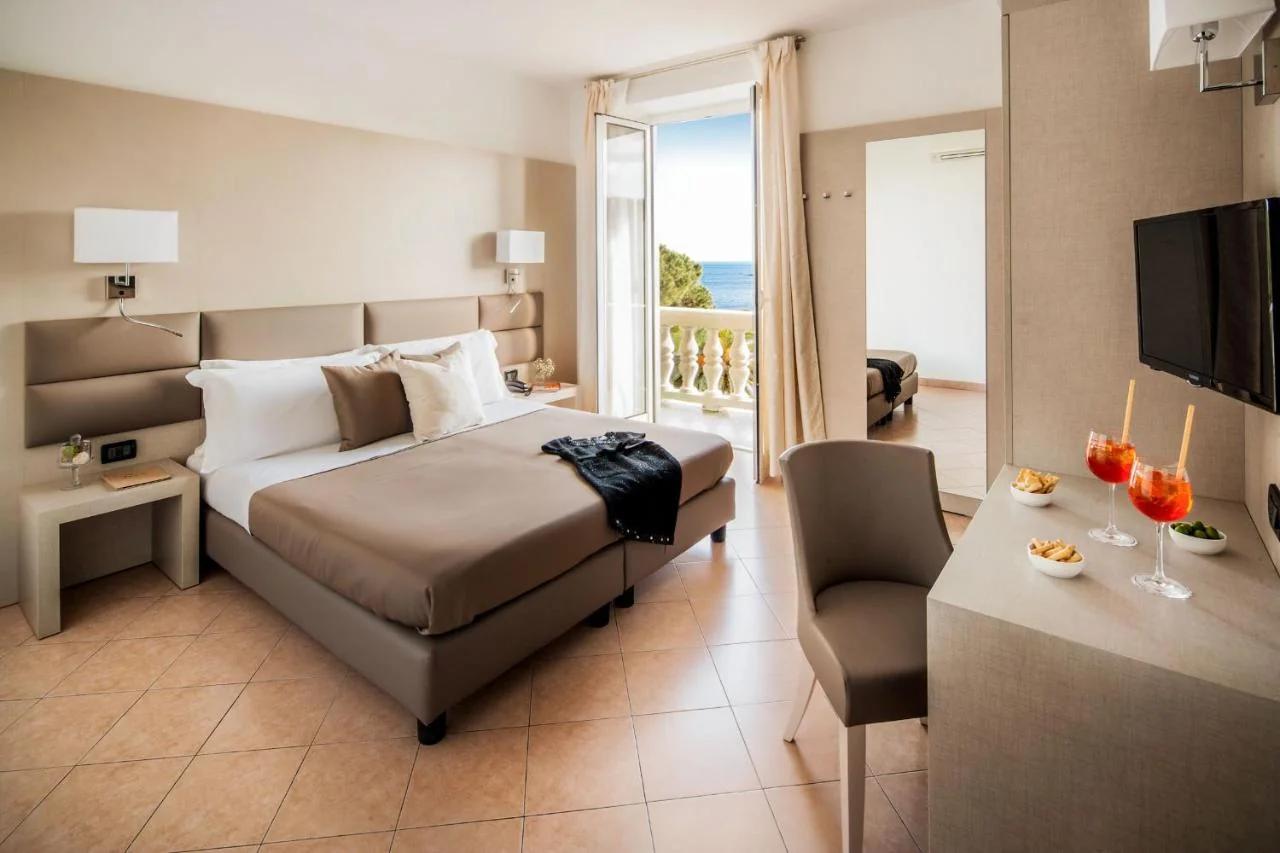 Hotel Vesuvio photo