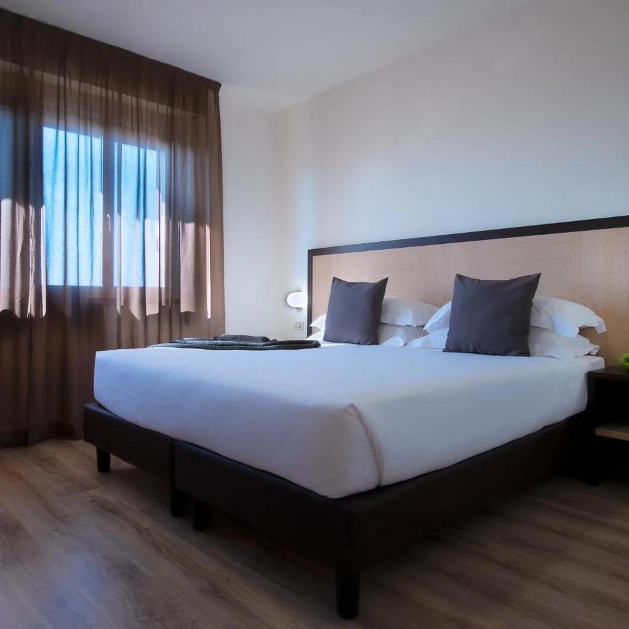 CDH Hotel Modena photo