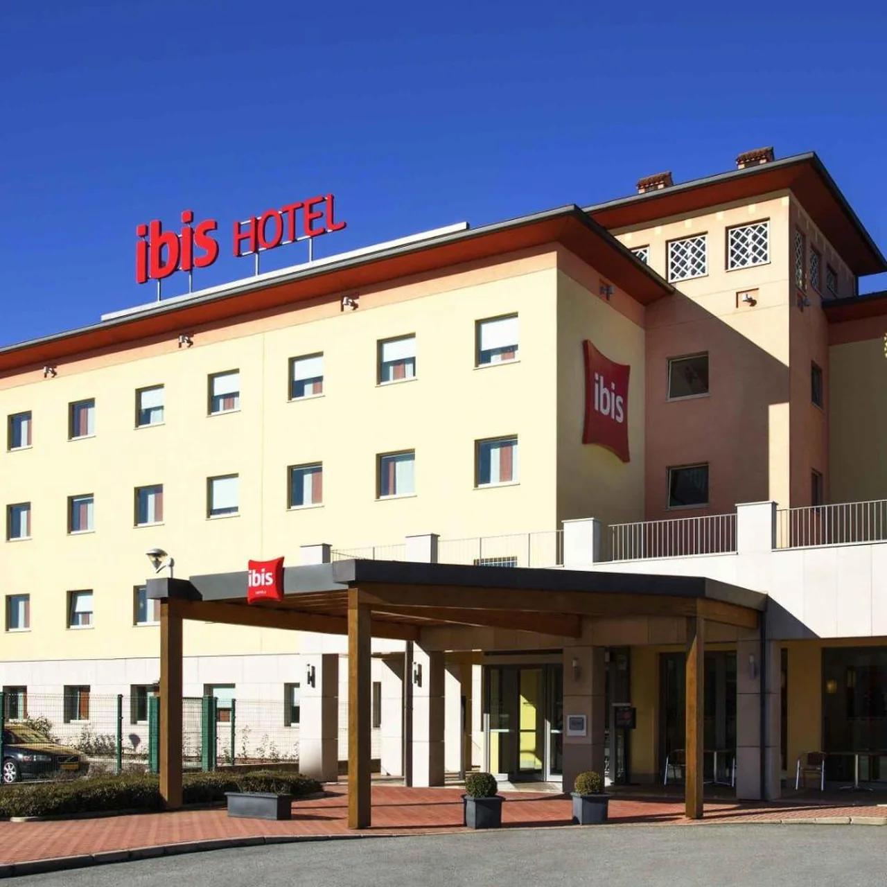 Ibis Como