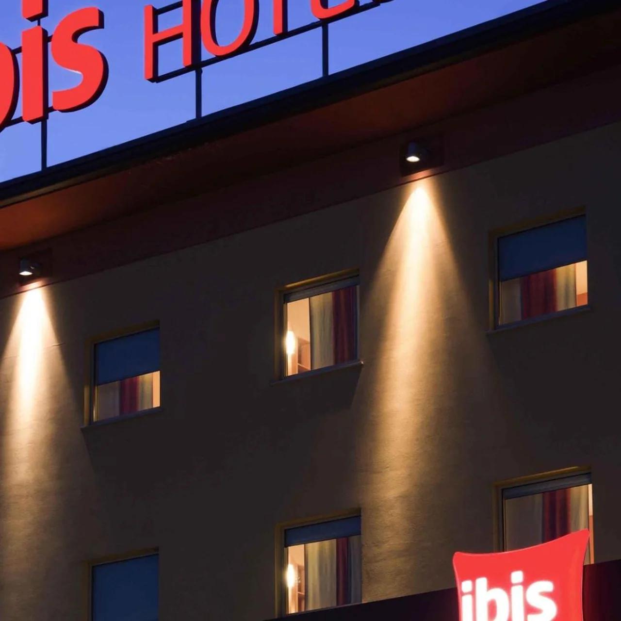 Ibis Como foto