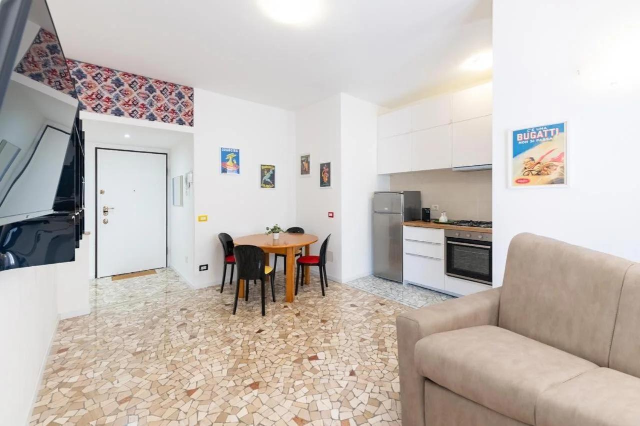 Metro M3 - 10 min Duomo - Cozy Apt W Balcony and AC photo