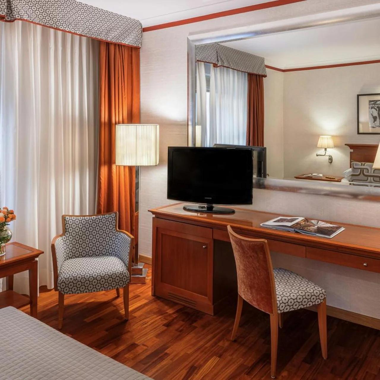 Starhotels Metropole photo