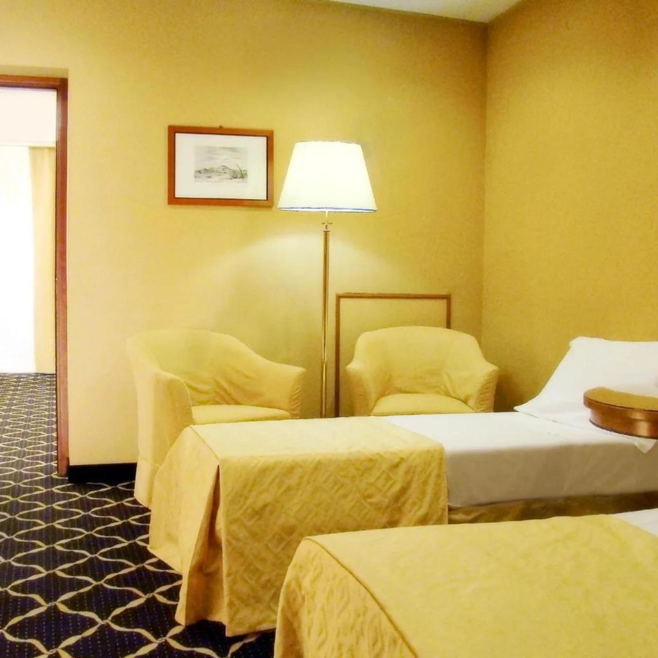 Ramada by Wyndham Naples photo