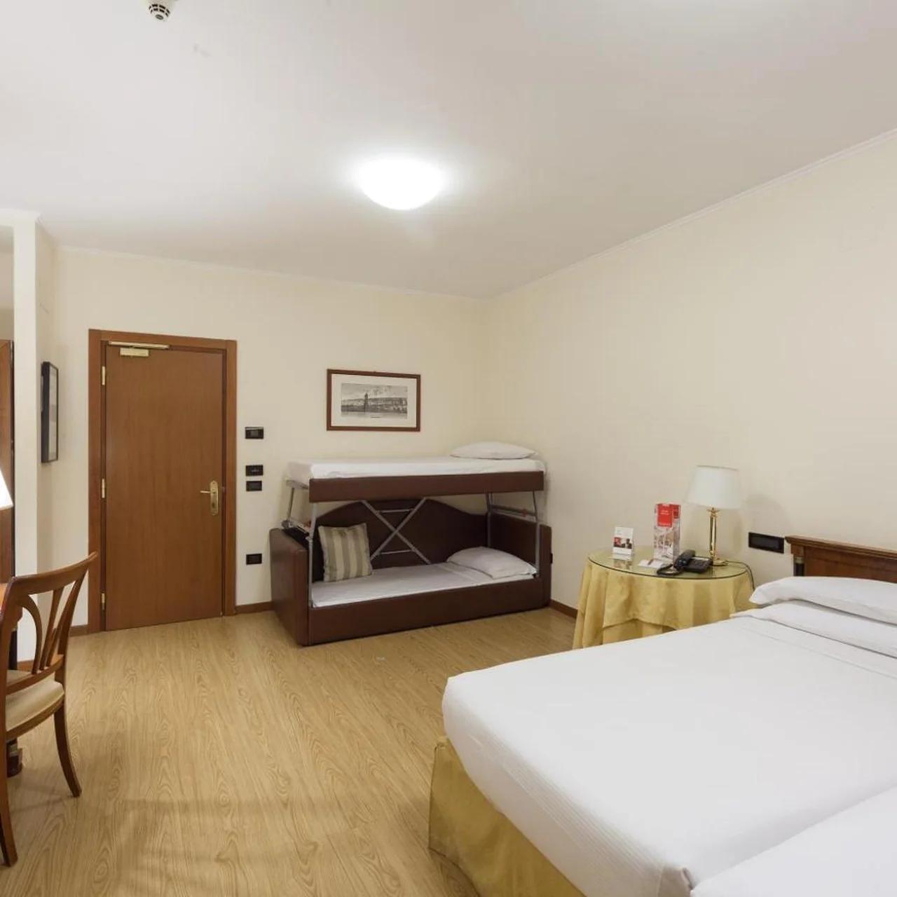 Ramada by Wyndham Naples photo