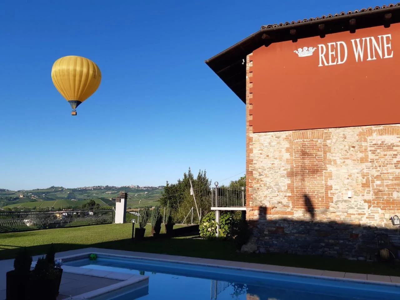 Red Wine Camere foto