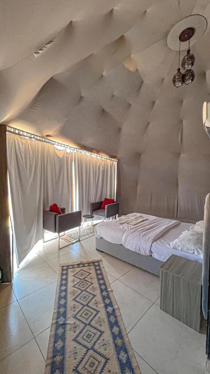 RUM NADINE LUXURY CAMP & Bubbles Hotel foto