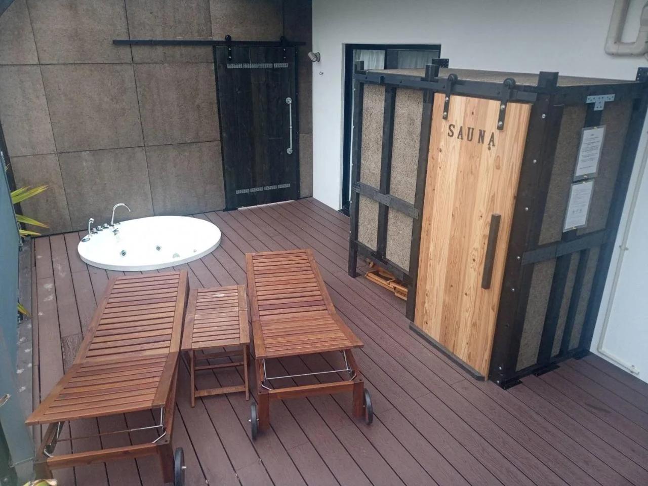テラスでBBQ&サウナ&ジャグジー付き 築浅おしゃれな貸別荘 最大16名宿泊可能 Cottage Uruma foto