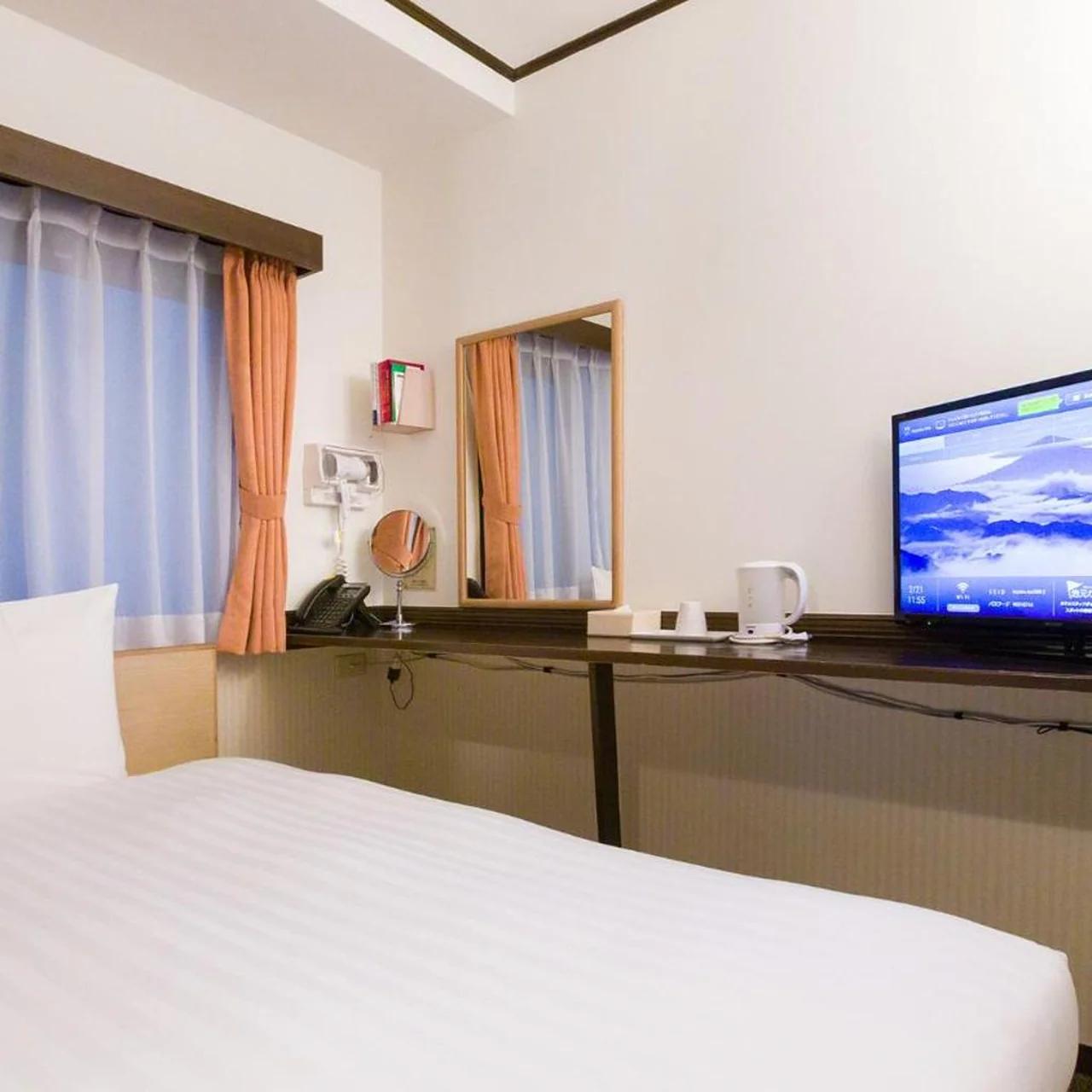 Toyoko Inn Shin-Osaka Chuo-guchi Honkan photo