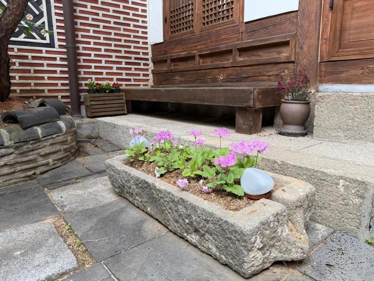 By the palace 고택 송가헌 photo