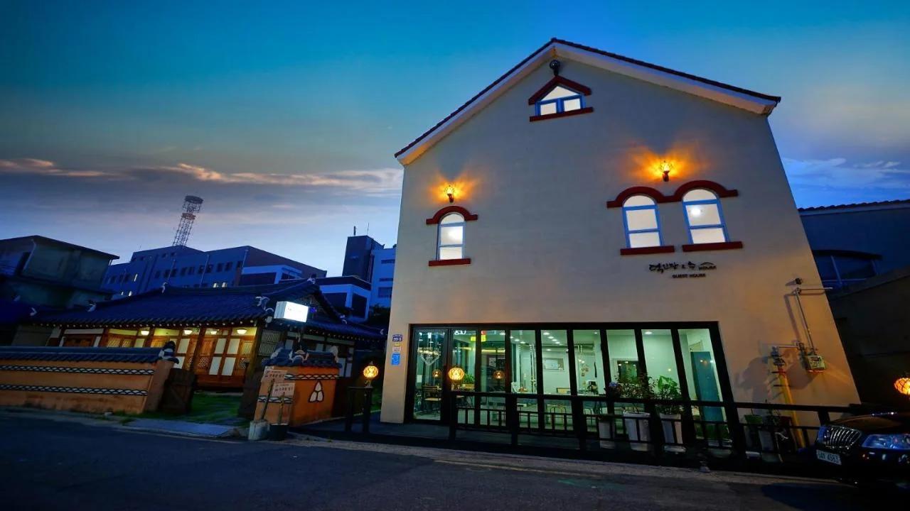 Jeonju Deokindang and Soo House Pension photo