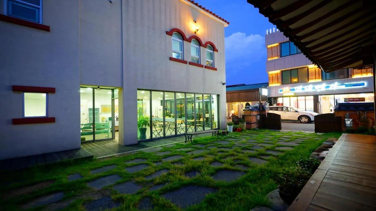Jeonju Deokindang and Soo House Pension photo