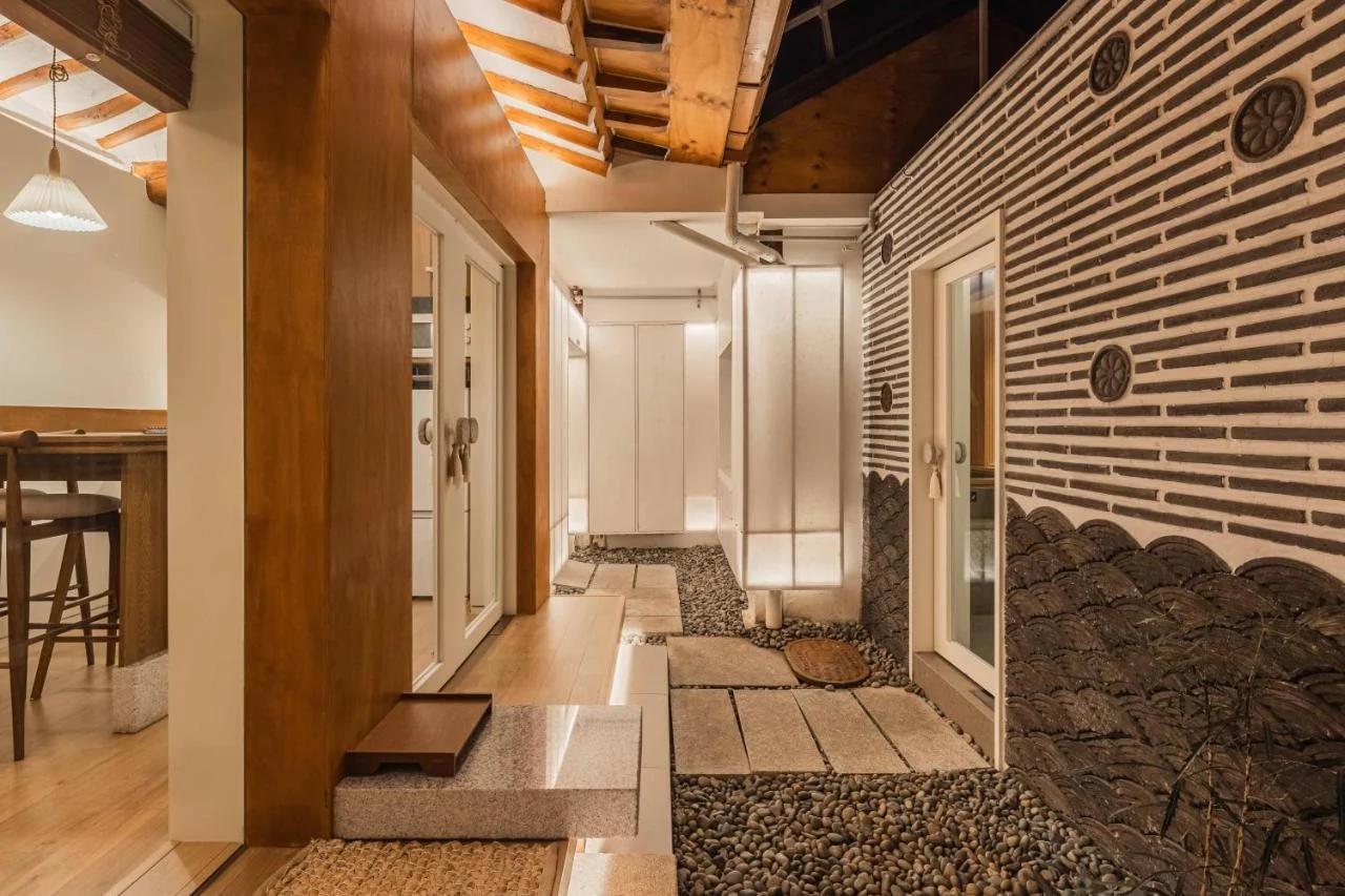 Luxury Hanok Alley Haven