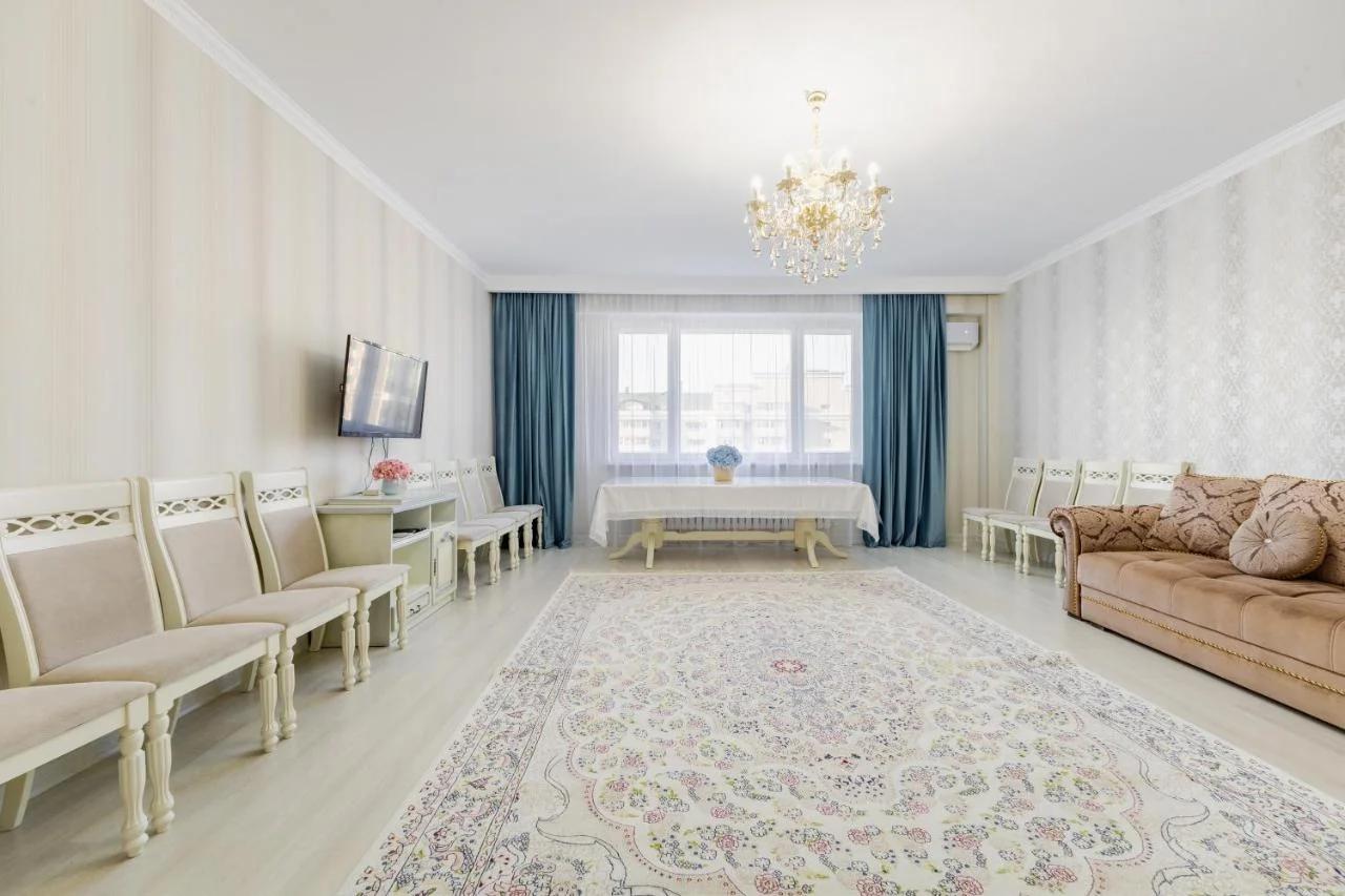 Luxury 3 Bed Room Apartment Near Baiterek photo