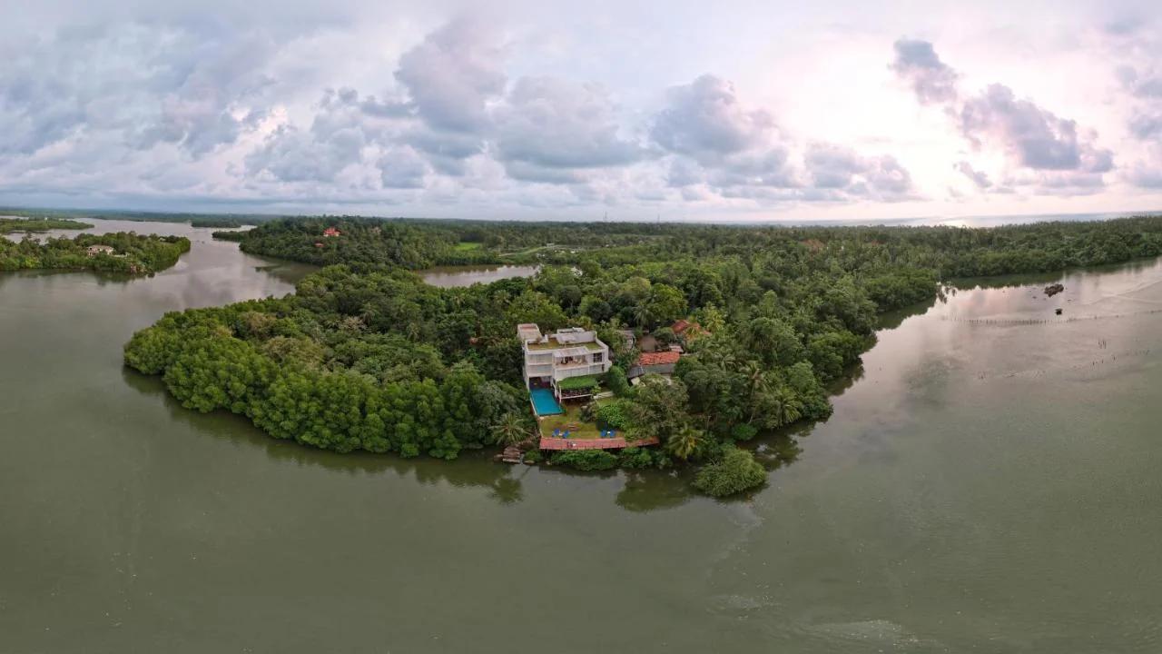33 Lake Terrace photo