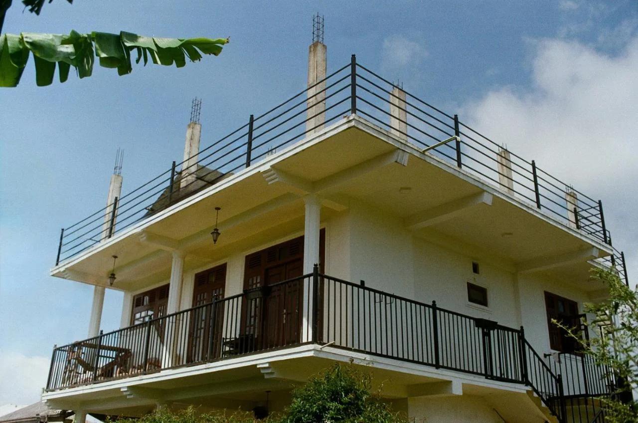 AGP home photo