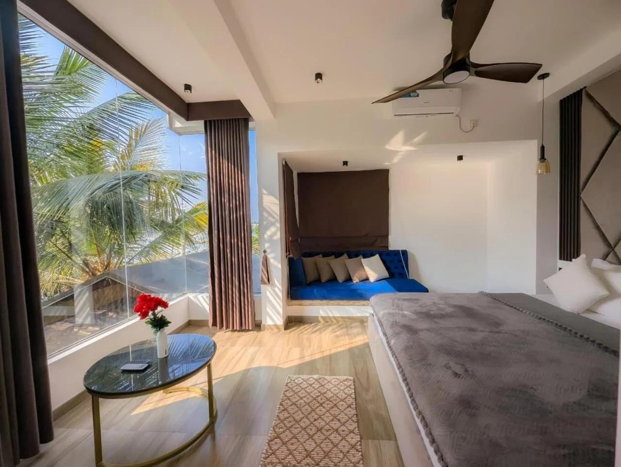 White Tree Apartment