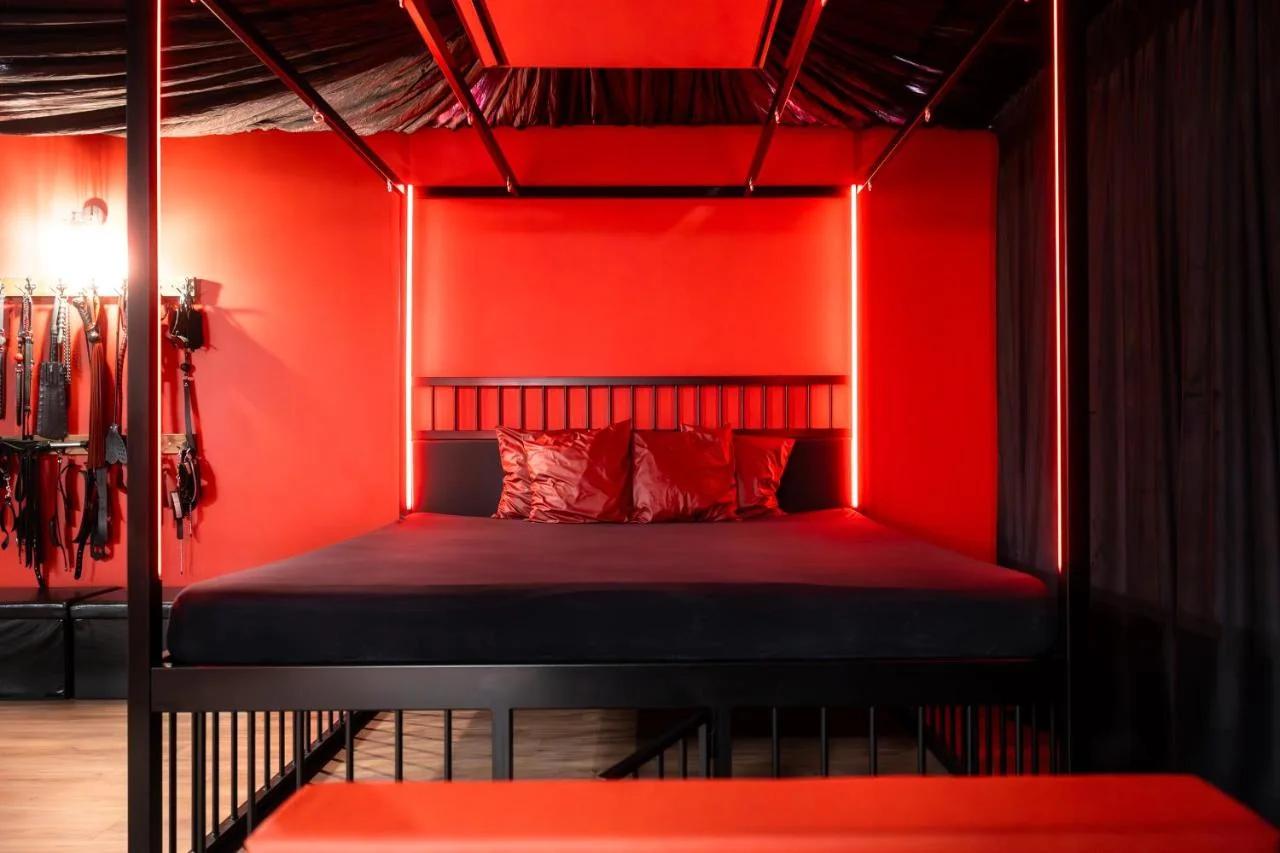 BDSM Red Apartments foto