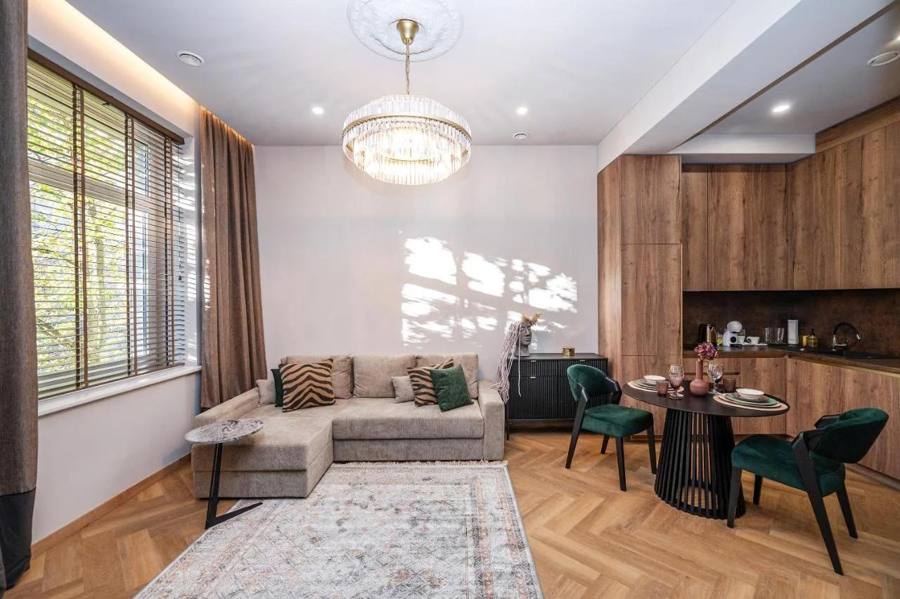 Poppy Apartments photo