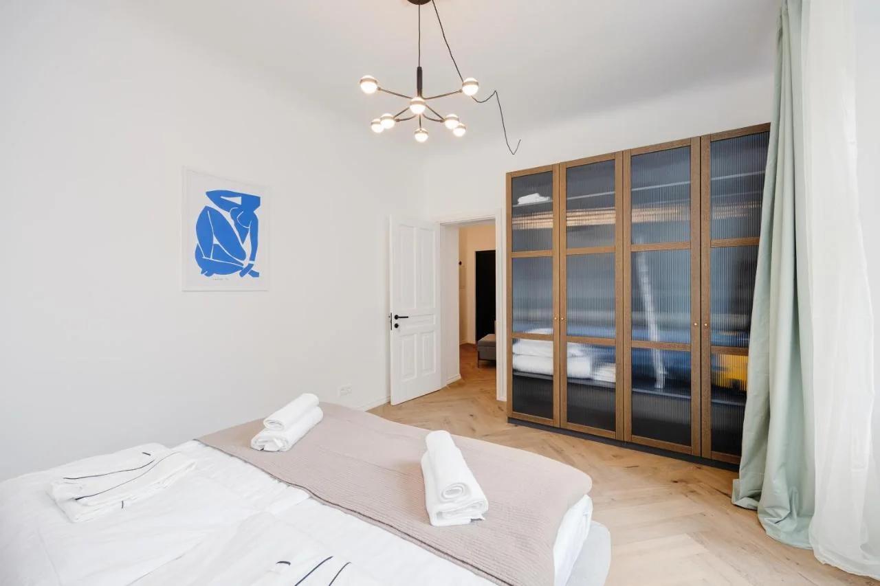 B68 Apartment 22A photo