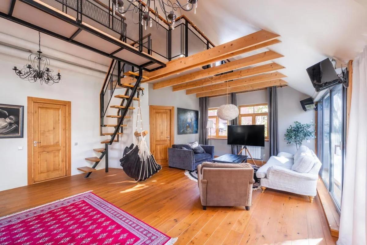 Cozy riverside penthouse