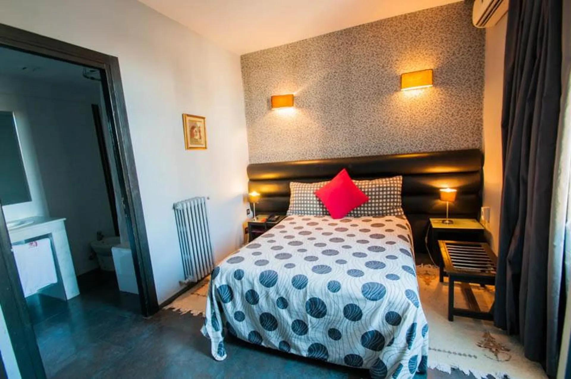 Hotel De La Paix photo