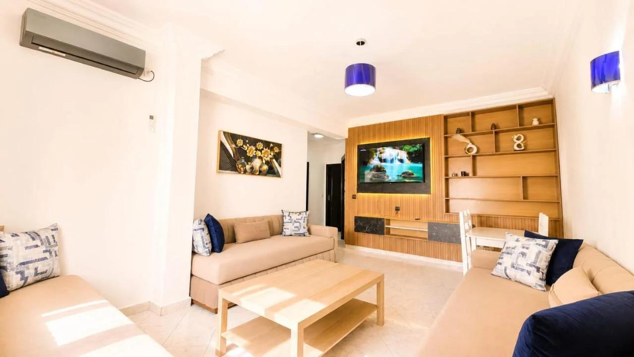 Modern apartment with ocean views in Malabata