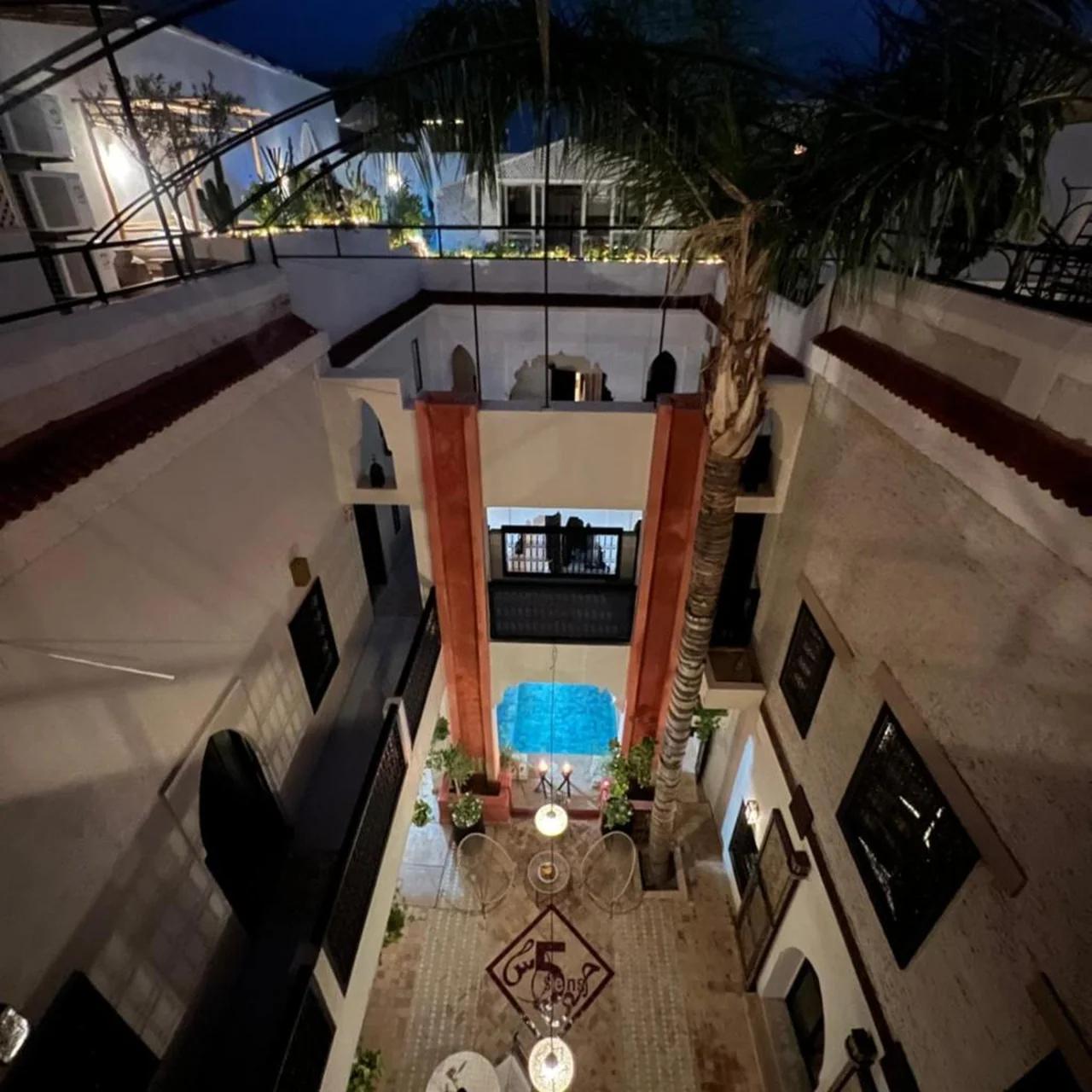 Riad 5 sens