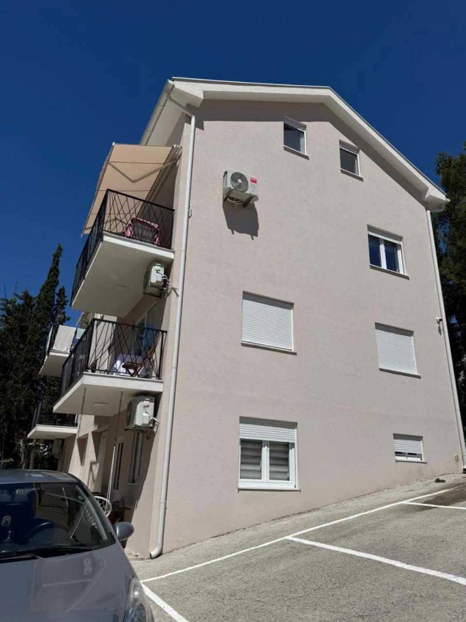 Apartman Holiday photo