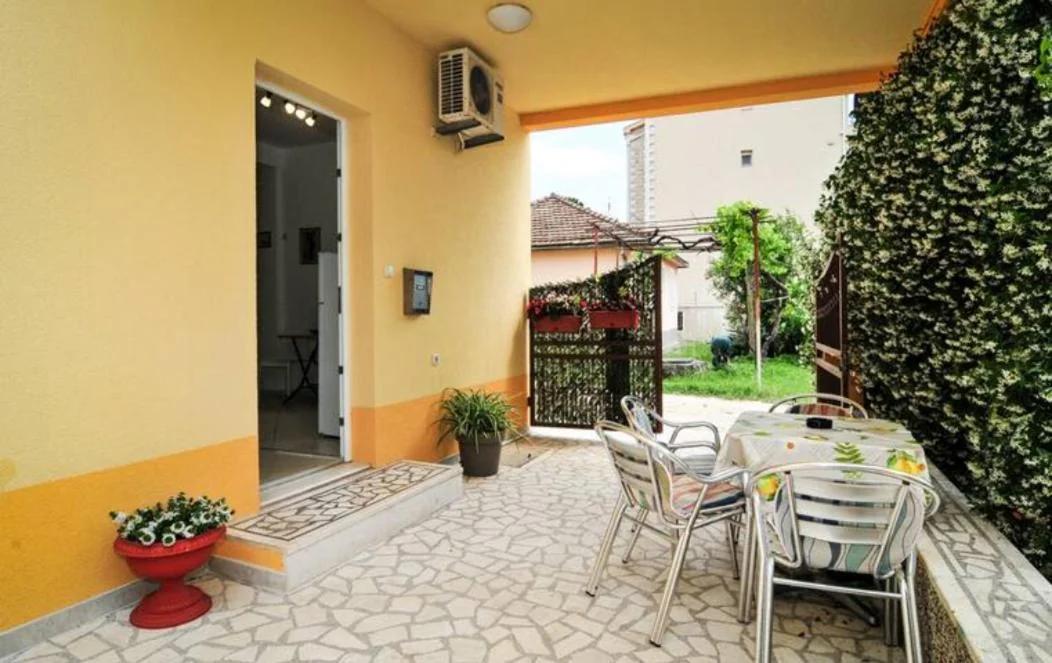 Busola Apartments foto