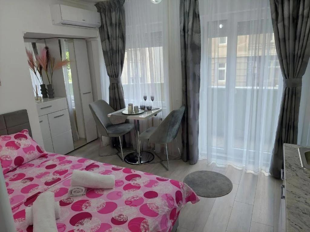 City lux square apartment Skopje foto