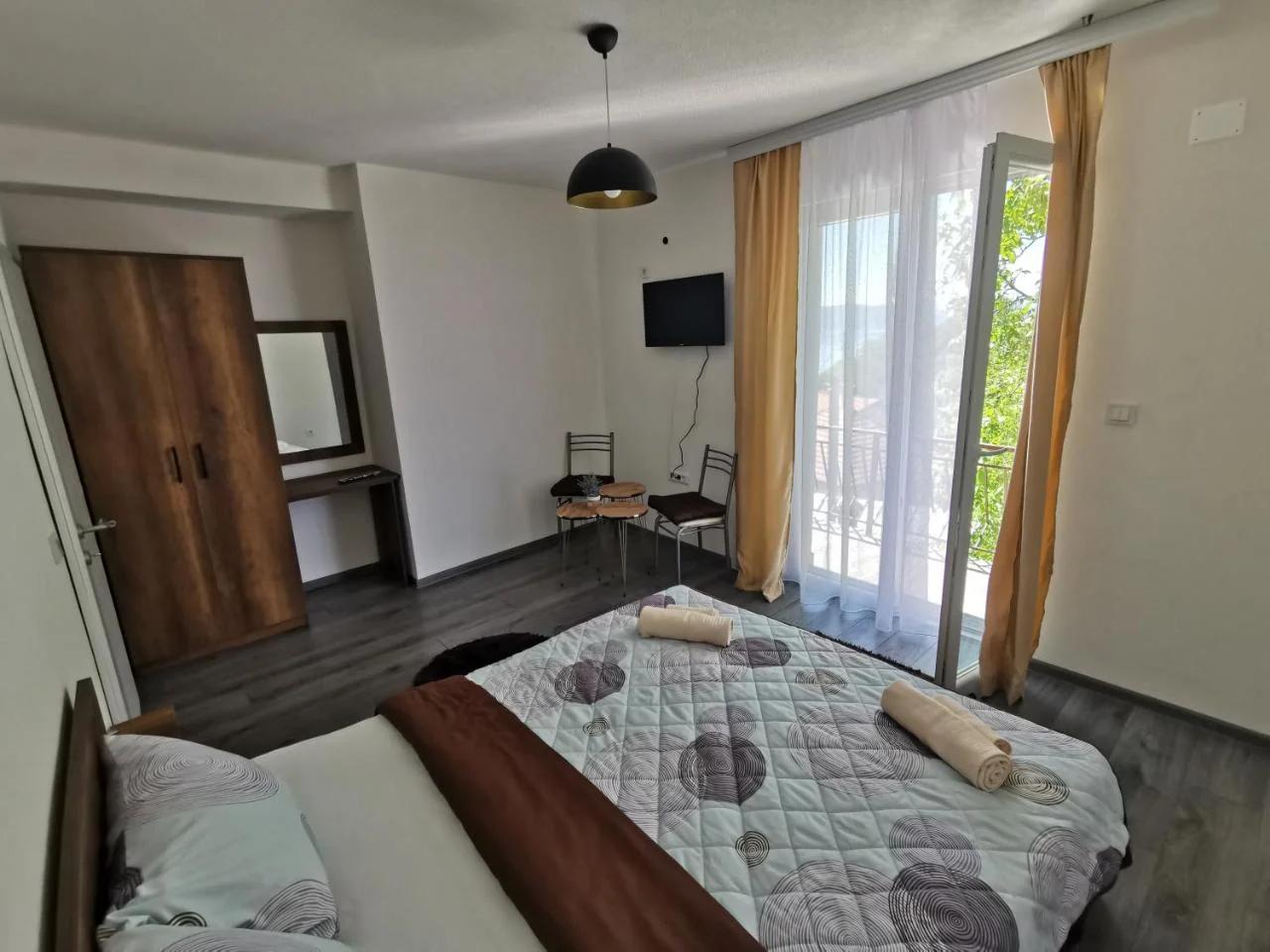 GOPO Guesthouse Elshani photo