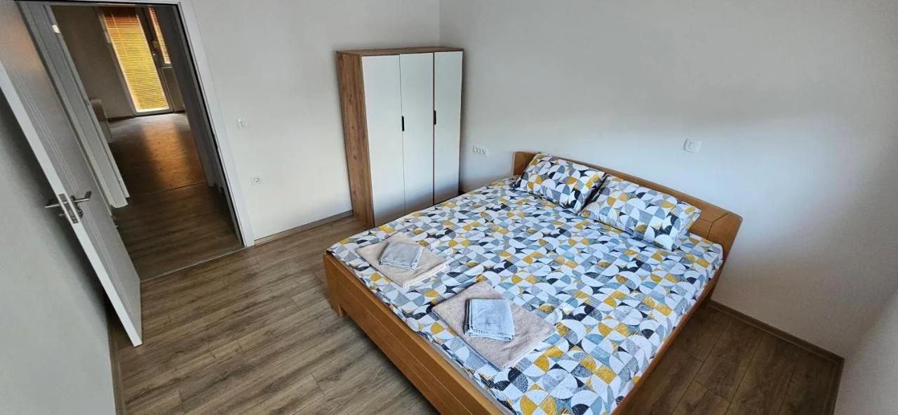 Ira's Square 2 Bedroom Free Parking photo