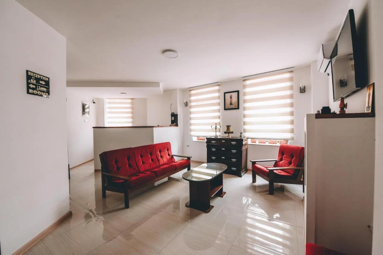 Nestor Apartments photo