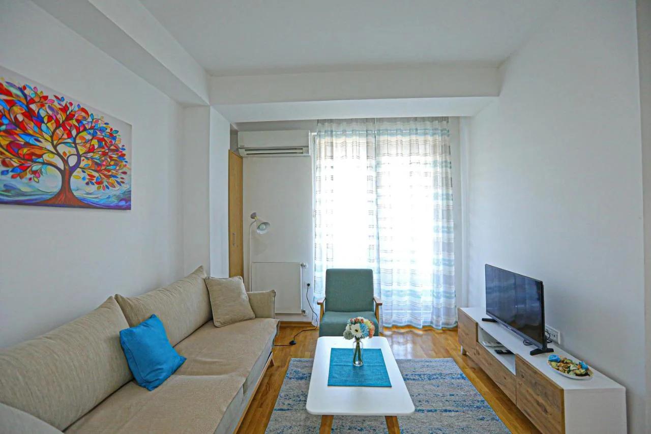 Riverside Charm Apartment