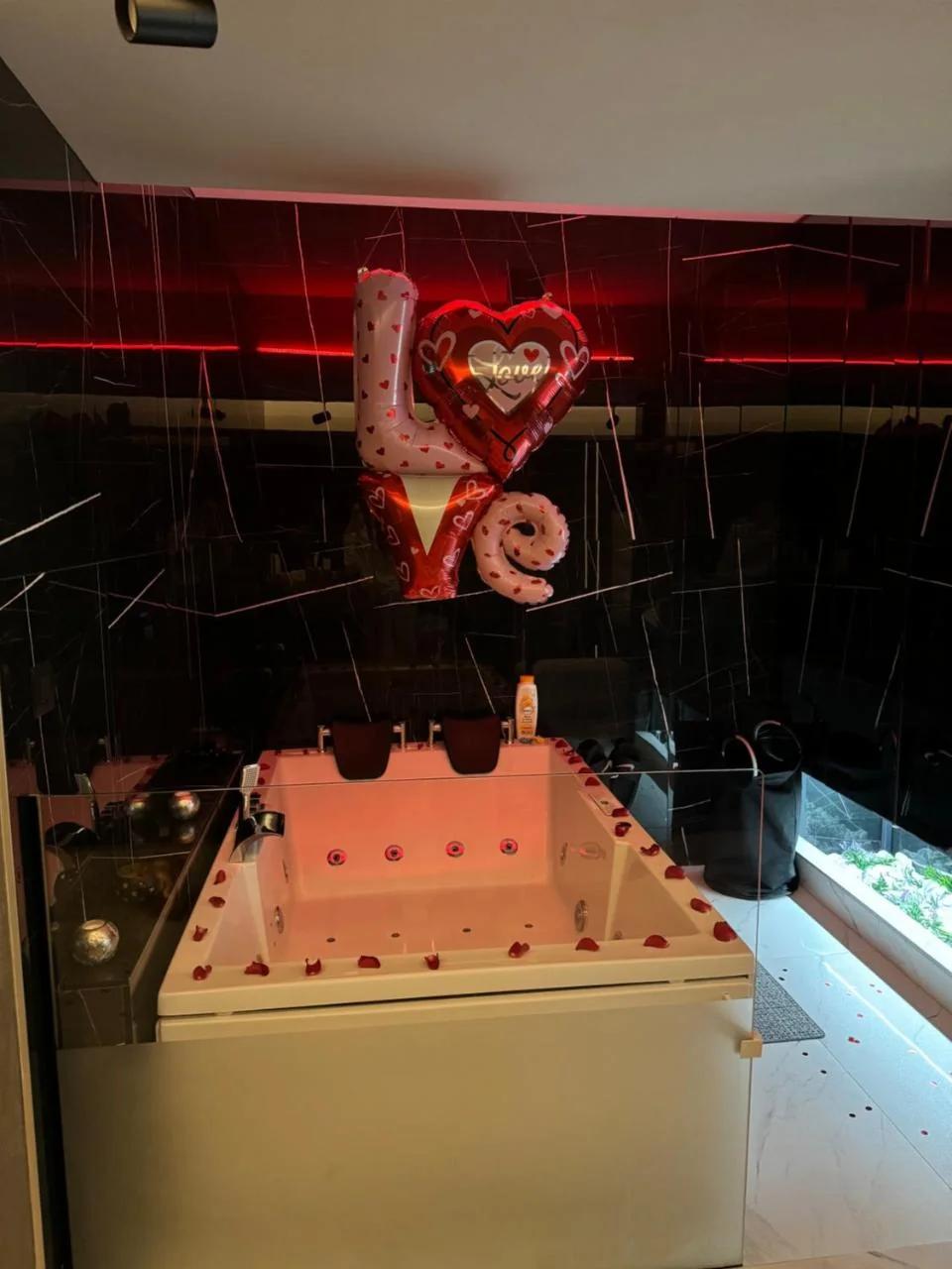 Romantic & Jacuzzi photo