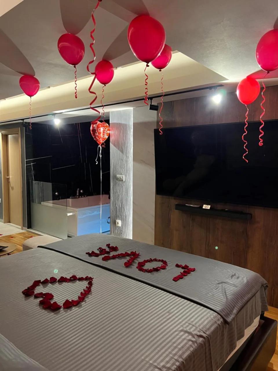 Romantic & Jacuzzi photo
