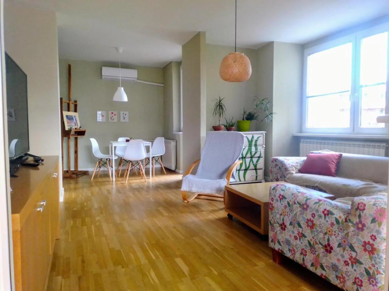 Sunny Center Apartment photo