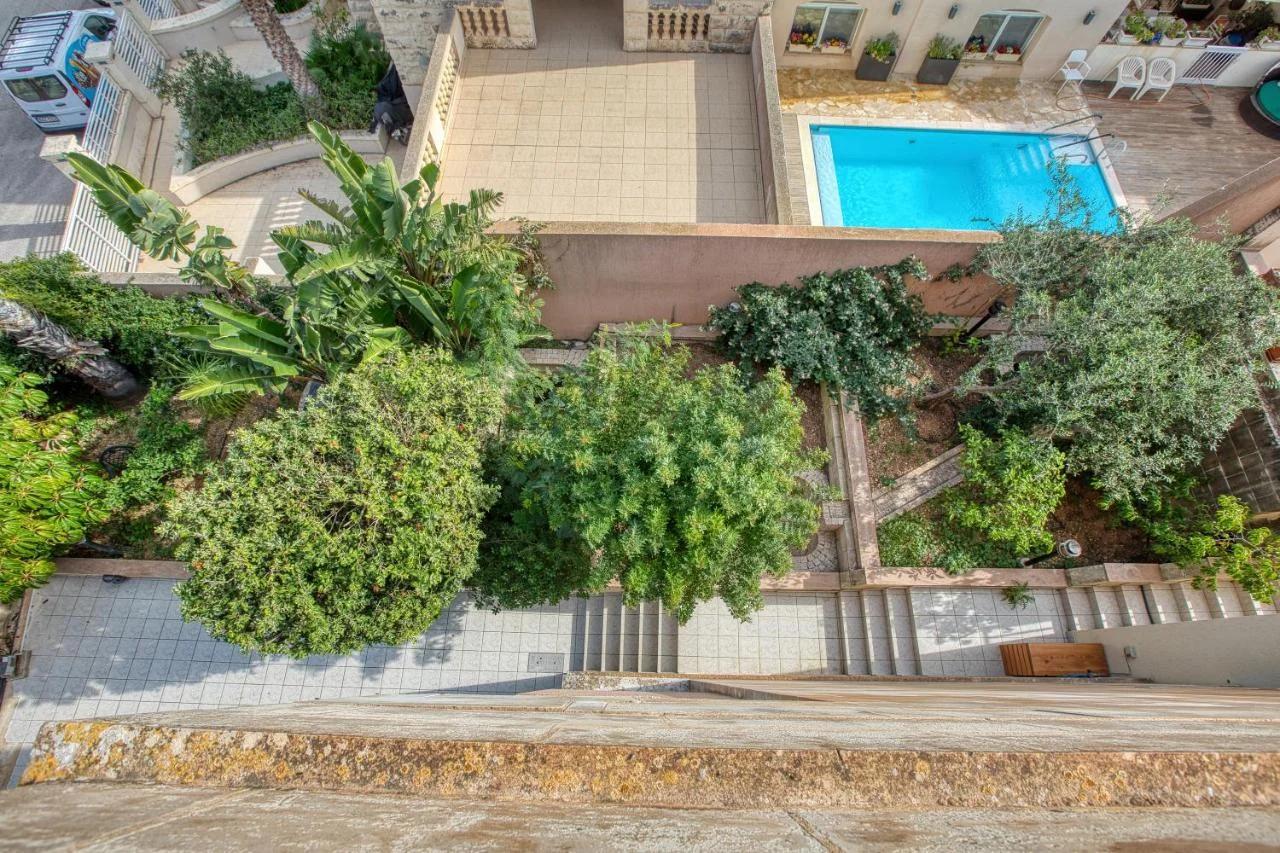 Luxurious Villa with pool foto
