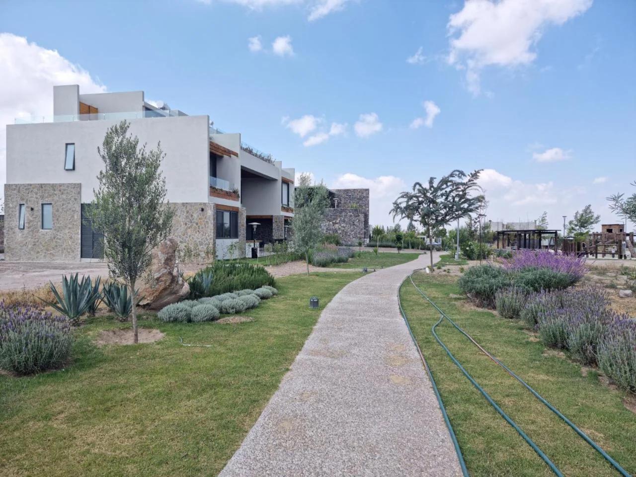 Casa de lujo, hasta con cine privado photo