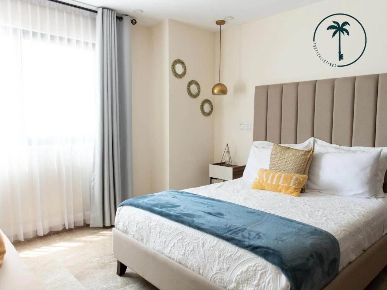 Moderno condominio con vista al mar! photo