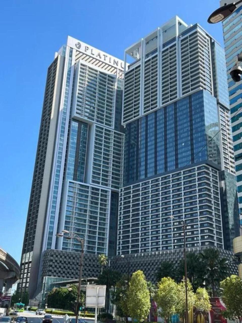 Platinum Luxe Suites KLCC By Sky Pool photo