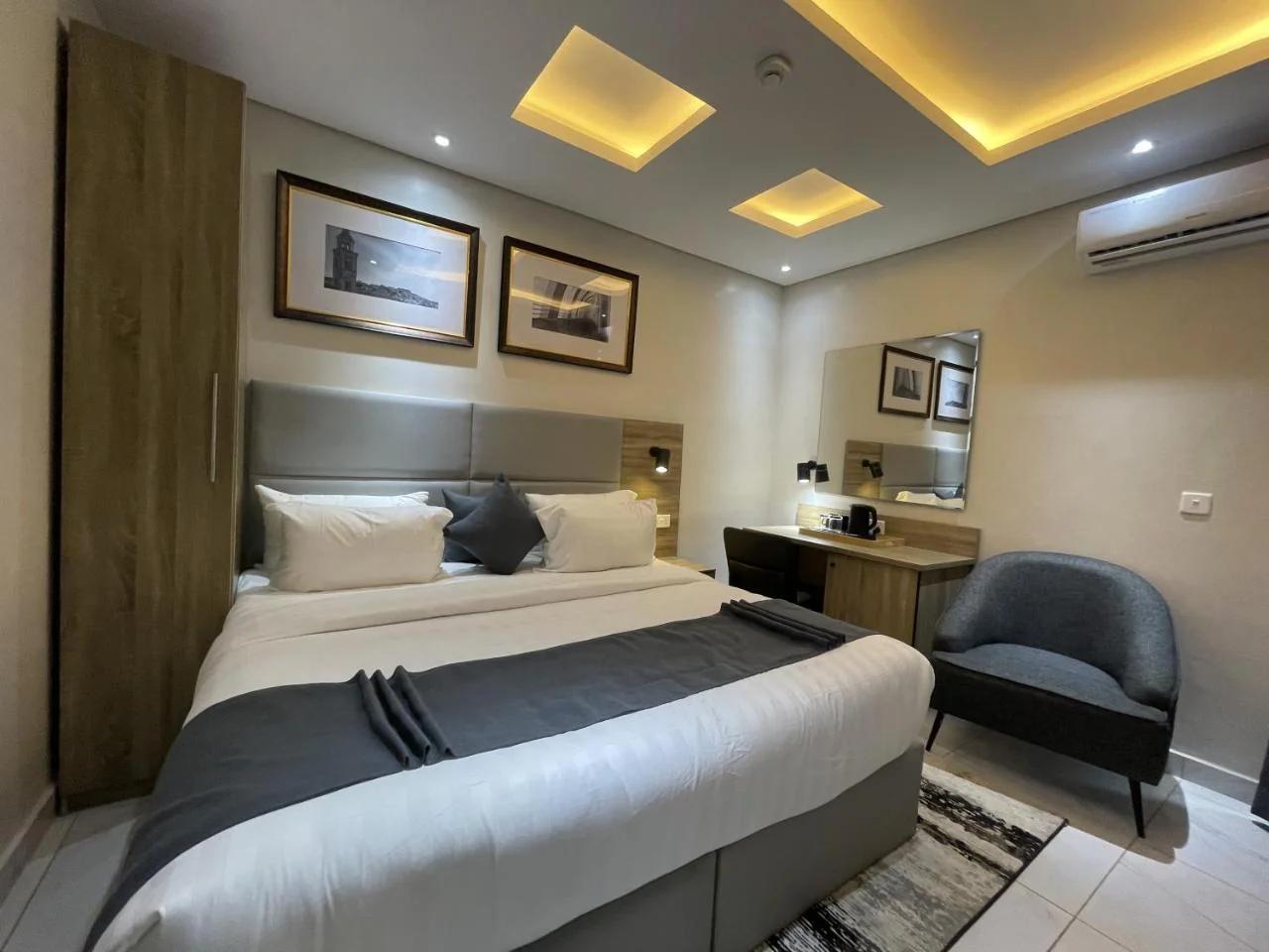 Ringruby Hotel, Oladipo Bateye photo