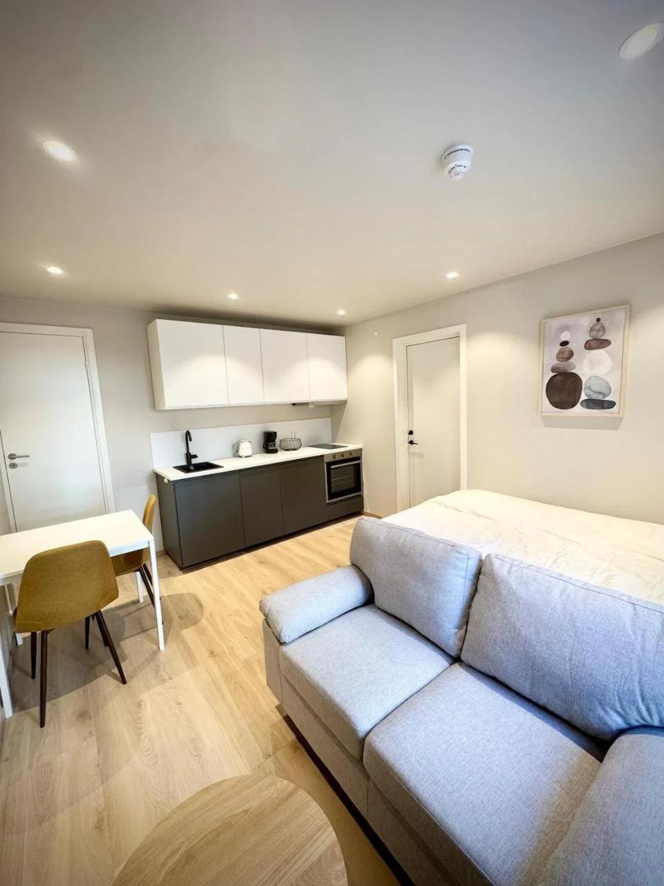 Bright & Cozy Studio - Central Location