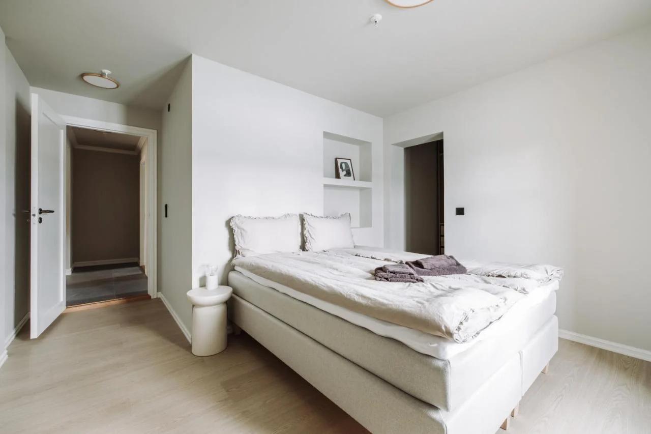 Large city apartment with sea view and parking photo